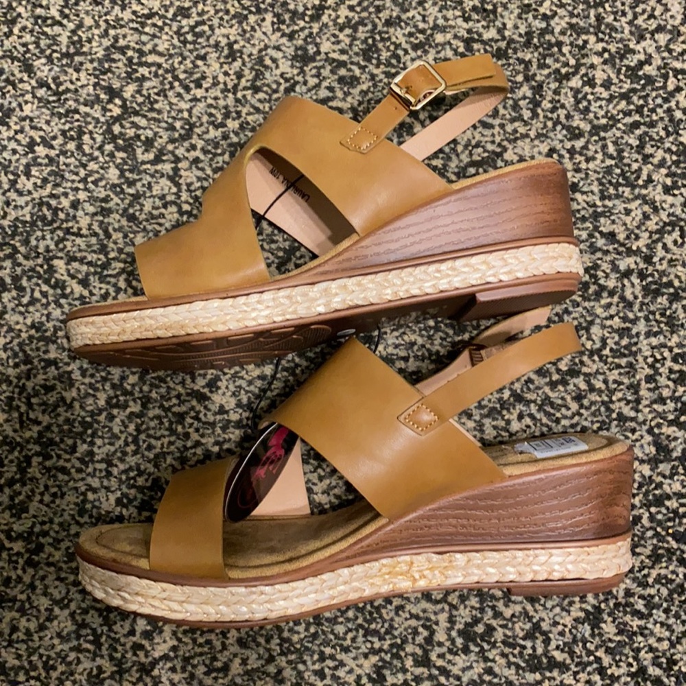 NWT low wedge sandals
